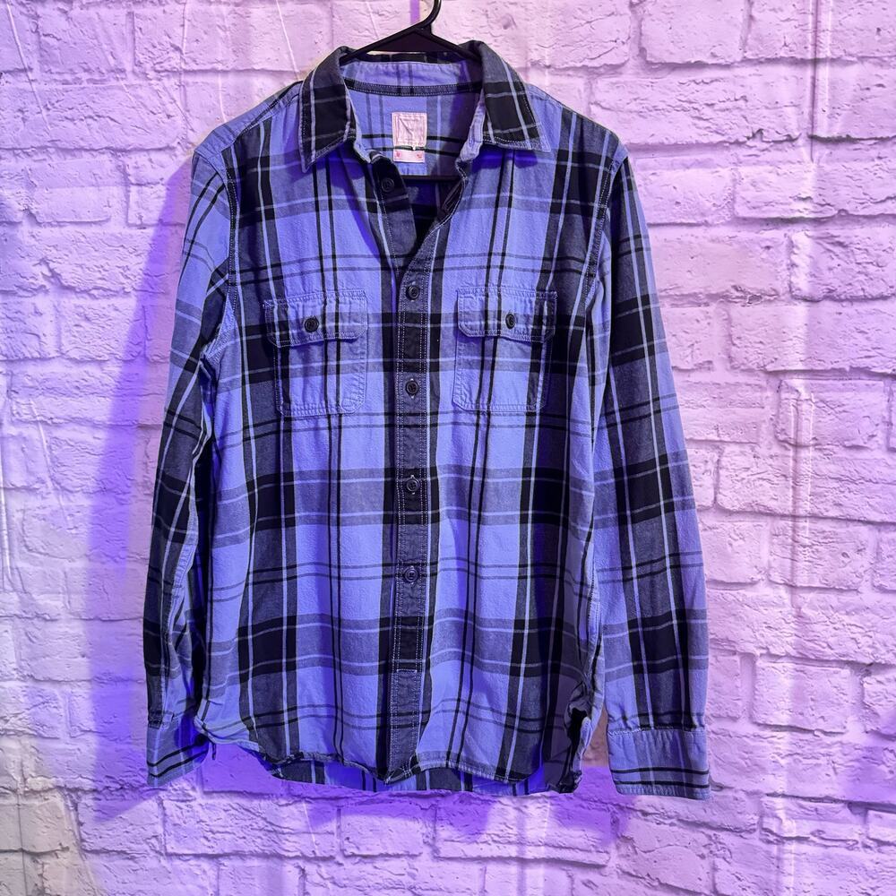 The GAP Men’s Blue Plaid Button Up Shirt Size M